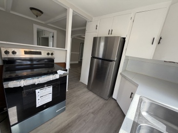 93 Friend Street, Amesbury, Massachusetts, 3 Bedrooms Bedrooms, 5 Rooms Rooms,1 BathroomBathrooms,Residential Lease,For Rent,Friend Street,73528146