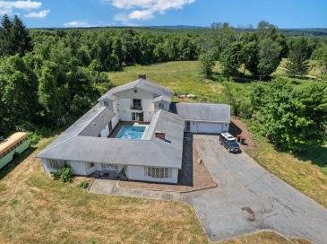 186 Eight Lots Road, Sutton, Massachusetts, 4 Bedrooms Bedrooms, 9 Rooms Rooms,3 BathroomsBathrooms,Residential,For Sale,Eight Lots Road,73528147
