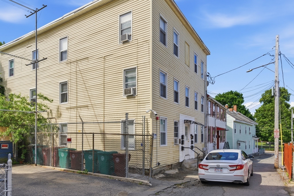 8 Cherry St, Lowell, Massachusetts, 12 Bedrooms Bedrooms, 24 Rooms Rooms,6 BathroomsBathrooms,Residential Income,For Sale,Cherry St,73528099