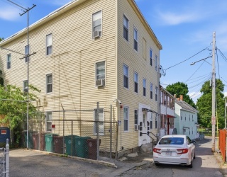 8 Cherry St, Lowell, Massachusetts, 12 Bedrooms Bedrooms, 24 Rooms Rooms,6 BathroomsBathrooms,Residential Income,For Sale,Cherry St,73528099
