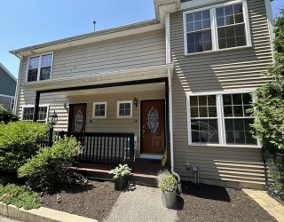 8 Grant St, Natick, Massachusetts, 3 Bedrooms Bedrooms, 6 Rooms Rooms,1.5 BathroomsBathrooms,Residential Lease,For Rent,Grant St,73528167