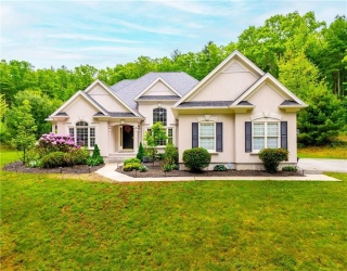 4 Hart Pond Drive, North Smithfield, Rhode Island, 4 Bedrooms Bedrooms, 12 Rooms Rooms,3 BathroomsBathrooms,Residential,For Sale,Hart Pond Drive,73528171