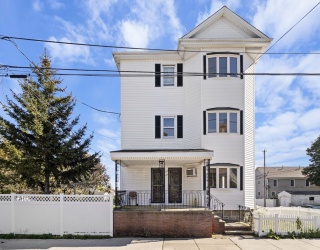 306 Mott St, Fall River, Massachusetts, 3 Bedrooms Bedrooms, 6 Rooms Rooms,1 BathroomBathrooms,Residential Lease,For Rent,Mott St,73528177