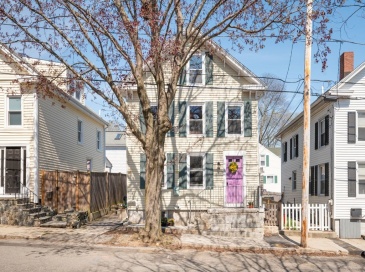 60 Warren Street, Newburyport, Massachusetts, 2 Bedrooms Bedrooms, 6 Rooms Rooms,1.5 BathroomsBathrooms,Residential,For Sale,Warren Street,73513400