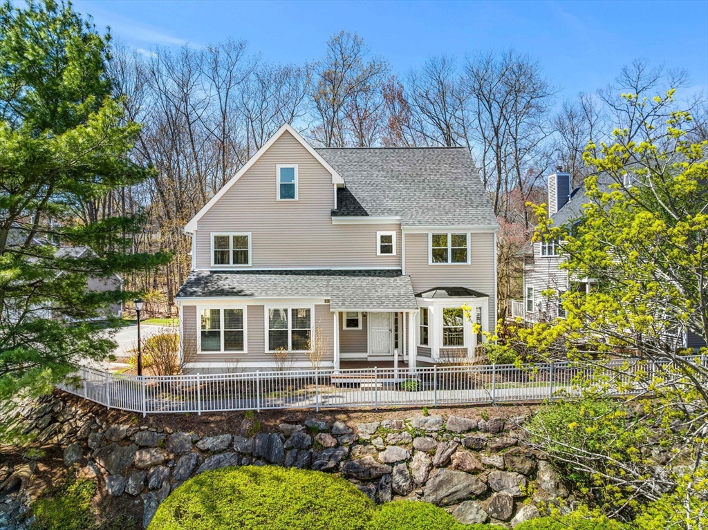 25 Pond Lane, Burlington, Massachusetts, 2 Bedrooms Bedrooms, 6 Rooms Rooms,1.5 BathroomsBathrooms,Residential,For Sale,Pond Lane,73508765