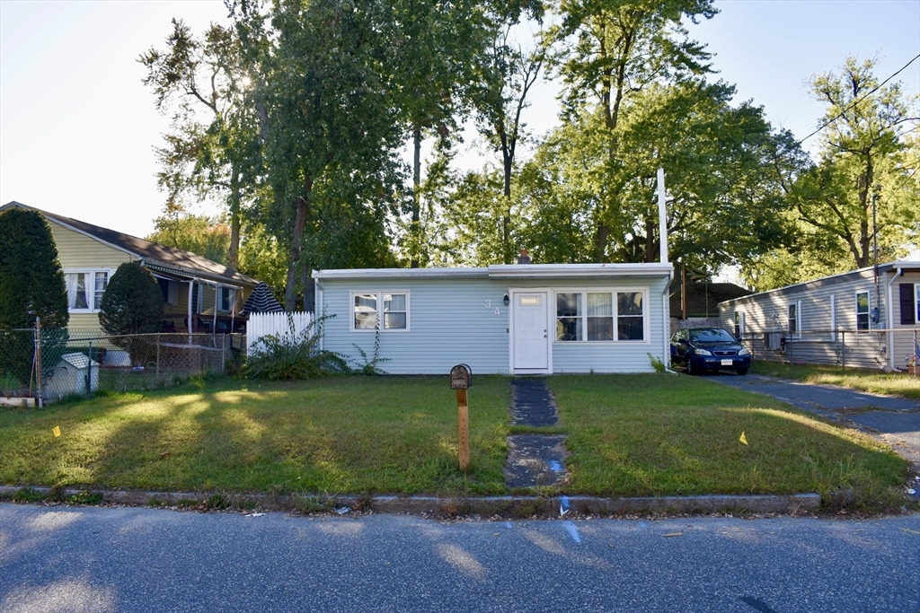 34 Wallace St, Springfield, Massachusetts, 2 Bedrooms Bedrooms, 4 Rooms Rooms,1 BathroomBathrooms,Residential,For Sale,Wallace St,73442133