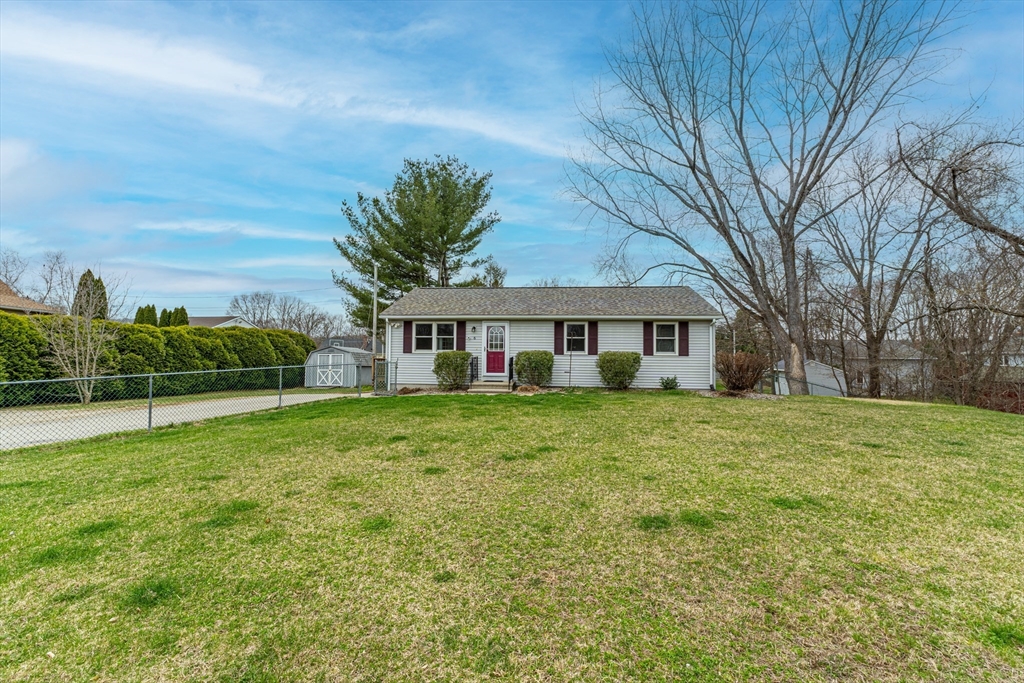 6 Marilyn Dr, Webster, Massachusetts, 3 Bedrooms Bedrooms, 4 Rooms Rooms,1 BathroomBathrooms,Residential,For Sale,Marilyn Dr,73502574