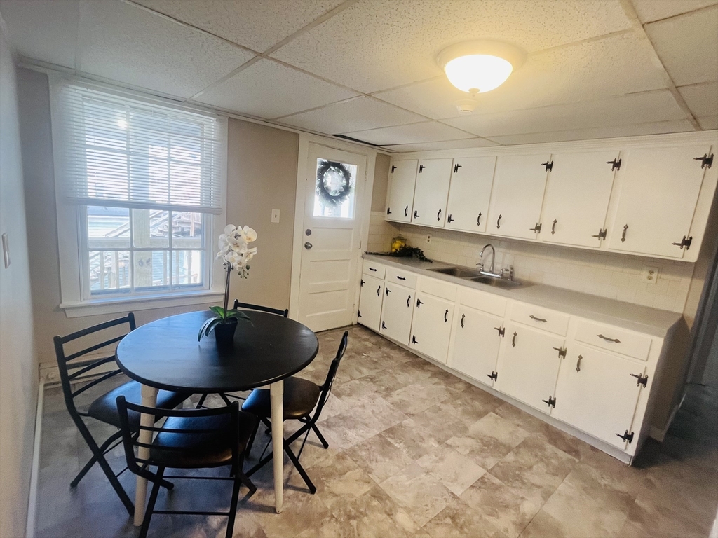347 Main St, Douglas, Massachusetts, 1 Bedroom Bedrooms, 4 Rooms Rooms,1 BathroomBathrooms,Residential Lease,For Rent,Main St,73510437
