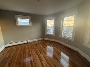 135 Lawton Avenue, Lynn, Massachusetts, 2 Bedrooms Bedrooms, 5 Rooms Rooms,1 BathroomBathrooms,Residential Lease,For Rent,Lawton Avenue,73502533