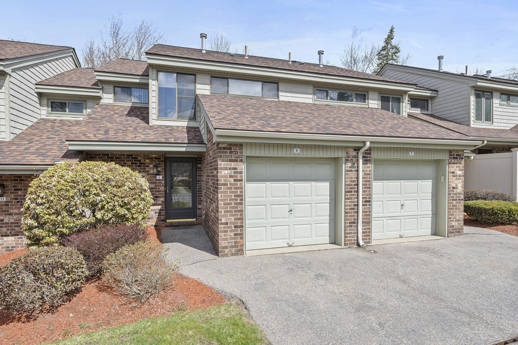 9 Greenbrook Dr, Stoughton, Massachusetts, 2 Bedrooms Bedrooms, 6 Rooms Rooms,1.5 BathroomsBathrooms,Residential,For Sale,Greenbrook Dr,73501877