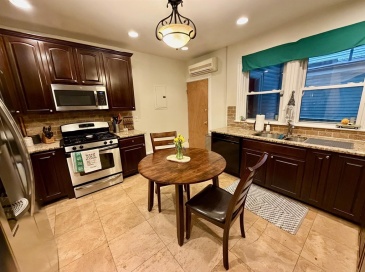18 Homer St, Brookline, Massachusetts, 3 Bedrooms Bedrooms, 5 Rooms Rooms,1 BathroomBathrooms,Residential Lease,For Rent,Homer St,73500505