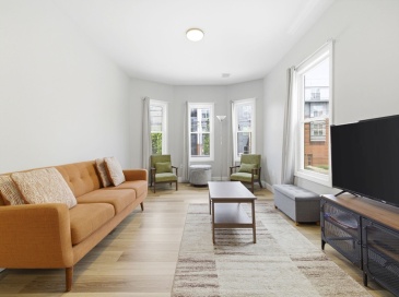 125-127 Arsenal Street, Watertown, Massachusetts, 2 Bedrooms Bedrooms, 4 Rooms Rooms,1 BathroomBathrooms,Residential Lease,For Rent,Arsenal Street,73528271