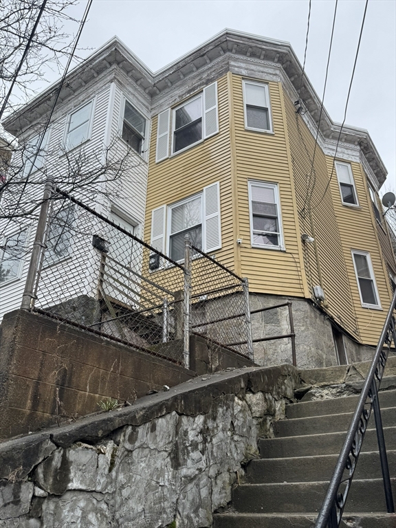 79 Grove, Chelsea, Massachusetts, 6 Bedrooms Bedrooms, 12 Rooms Rooms,2 BathroomsBathrooms,Residential Income,For Sale,Grove,73528277