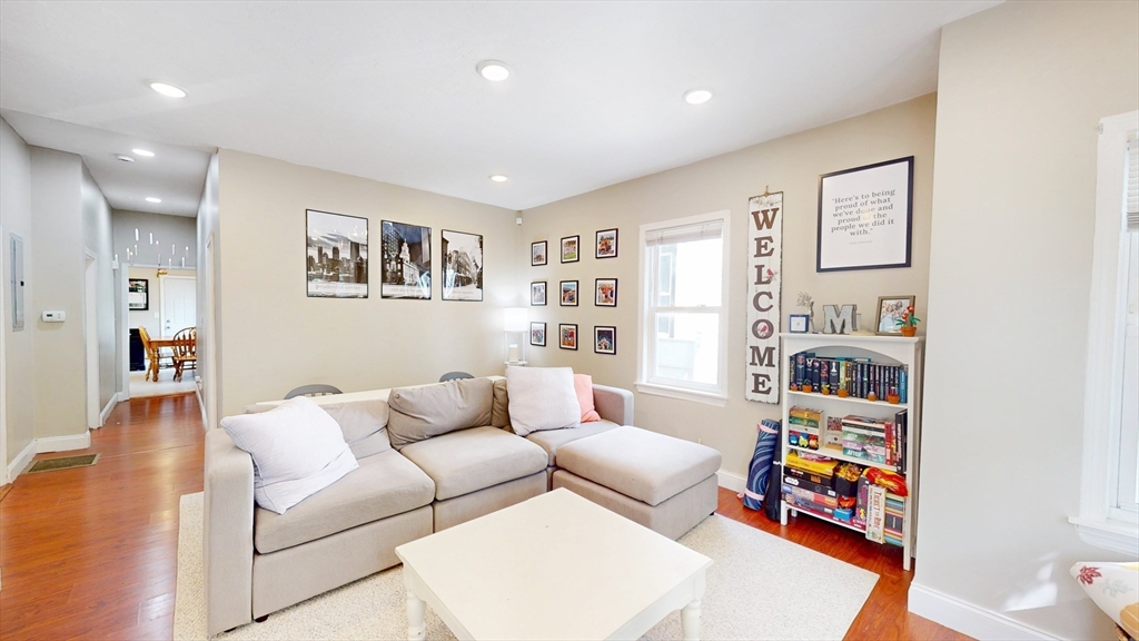 34 Sargent Ave, Somerville, Massachusetts, 3 Bedrooms Bedrooms, 6 Rooms Rooms,1 BathroomBathrooms,Residential Lease,For Rent,Sargent Ave,73527909