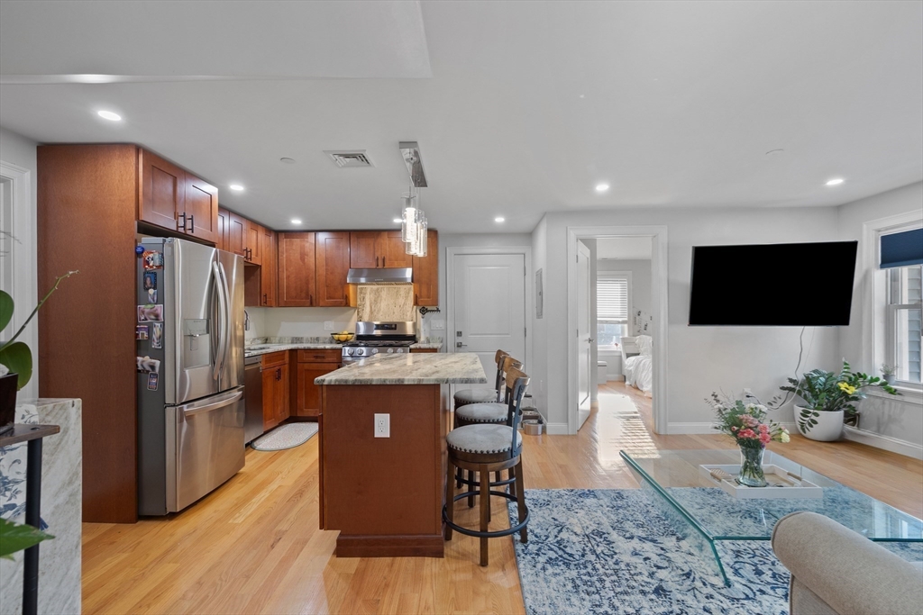 6 Nelly St, Wakefield, Massachusetts, 2 Bedrooms Bedrooms, 5 Rooms Rooms,1 BathroomBathrooms,Residential,For Sale,Nelly St,73528187