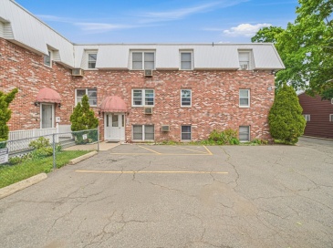 33A Jackson St., Lynn, Massachusetts, 2 Bedrooms Bedrooms, 4 Rooms Rooms,1 BathroomBathrooms,Residential,For Sale,Jackson St.,73527896 33A Jackson St., Lynn, Massachusetts, 2 Bedrooms Bedrooms, 4 Rooms Rooms,1 BathroomBathrooms,Residential,For Sale,Jackson St.,73527896