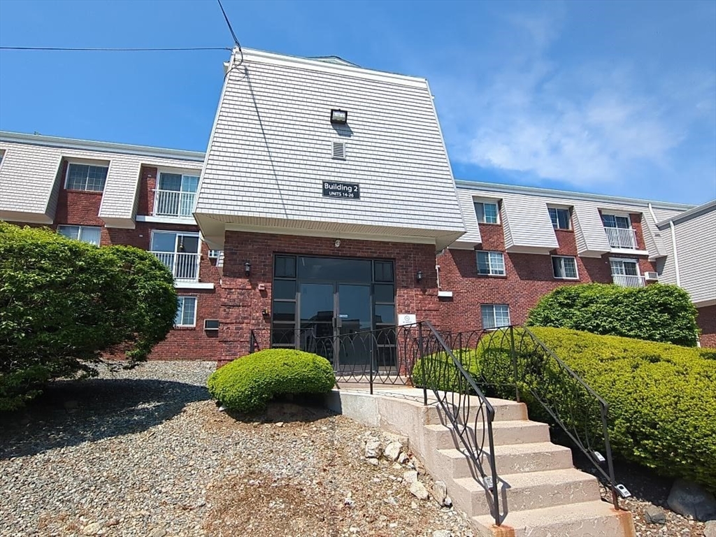 300 Smithfield Rd., North Providence, Rhode Island, 2 Bedrooms Bedrooms, 5 Rooms Rooms,1 BathroomBathrooms,Residential,For Sale,Smithfield Rd.,73527697