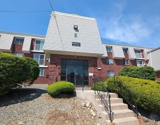 300 Smithfield Rd., North Providence, Rhode Island, 2 Bedrooms Bedrooms, 5 Rooms Rooms,1 BathroomBathrooms,Residential,For Sale,Smithfield Rd.,73527697