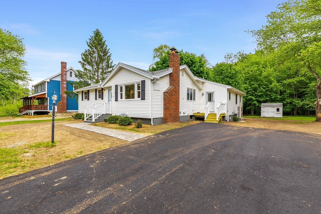 167 Center St, Groveland, Massachusetts, 3 Bedrooms Bedrooms, 6 Rooms Rooms,1.5 BathroomsBathrooms,Residential,For Sale,Center St,73528310
