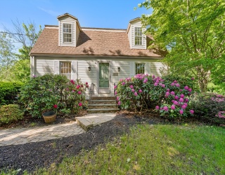 153 High St, Topsfield, Massachusetts, 3 Bedrooms Bedrooms, 6 Rooms Rooms,2.5 BathroomsBathrooms,Residential,For Sale,High St,73528386