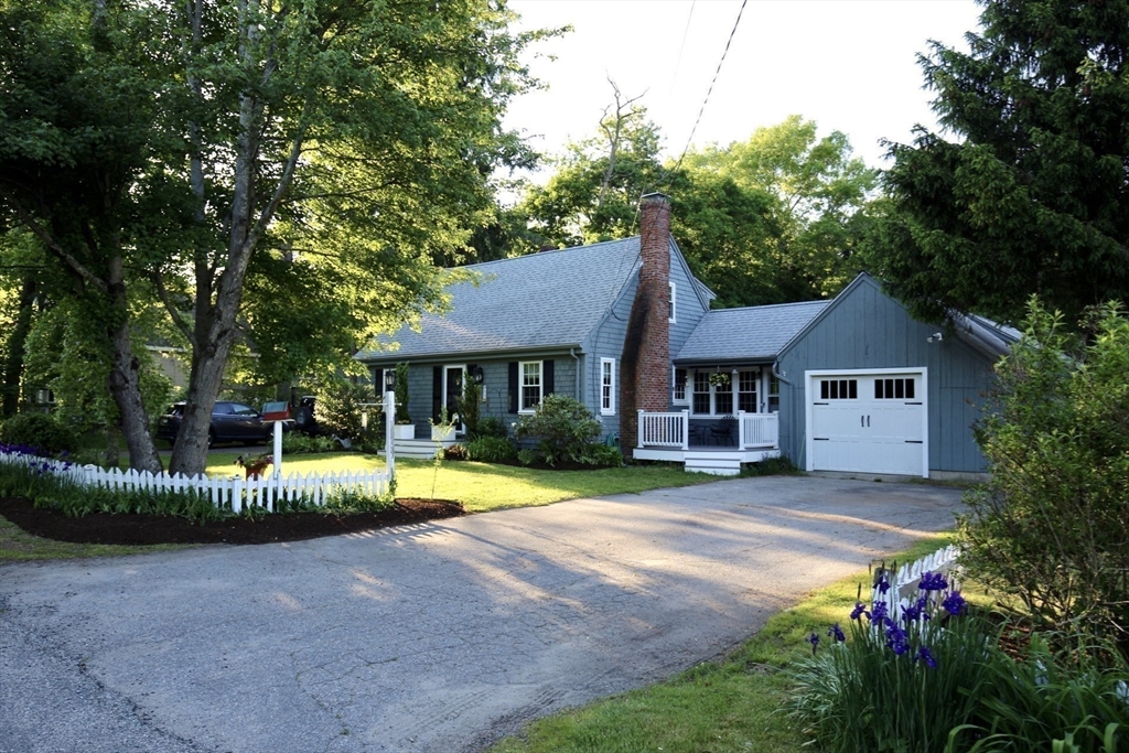 86 Taunton St, Lakeville, Massachusetts, 5 Bedrooms Bedrooms, 10 Rooms Rooms,3 BathroomsBathrooms,Residential Income,For Sale,Taunton St,73528396
