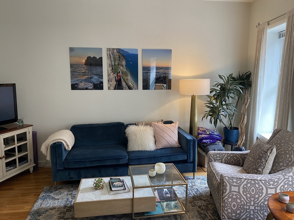254 North Street, Boston, Massachusetts, 2 Bedrooms Bedrooms, 4 Rooms Rooms,1 BathroomBathrooms,Residential Lease,For Rent,North Street,73528408