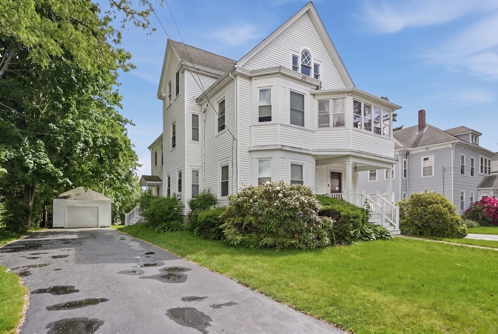 4 West Pine Street, Milford, Massachusetts, 4 Bedrooms Bedrooms, 11 Rooms Rooms,2 BathroomsBathrooms,Residential Income,For Sale,West Pine Street,73528373