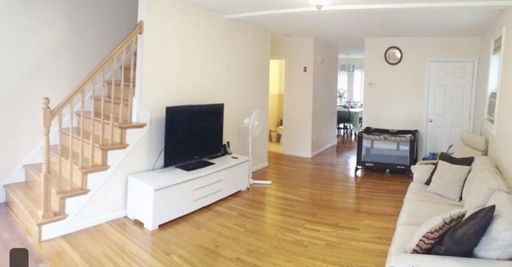 11 Miller St, Somerville, Massachusetts, 3 Bedrooms Bedrooms, 3 Rooms Rooms,1.5 BathroomsBathrooms,Residential Lease,For Rent,Miller St,73528451