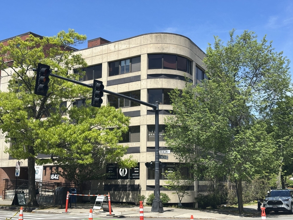 1842 Beacon St., Brookline, Massachusetts, ,Commercial Lease,For Rent,Beacon St.,73528688