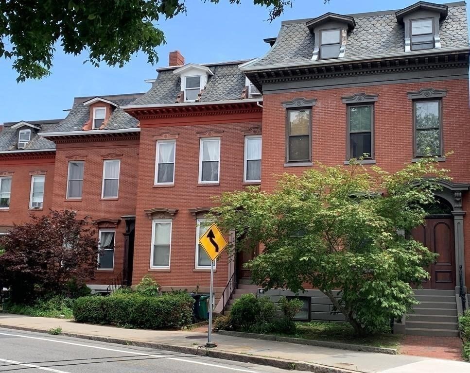 32 River St, Cambridge, Massachusetts, 2 Bedrooms Bedrooms, 5 Rooms Rooms,1 BathroomBathrooms,Residential Lease,For Rent,River St,73526144