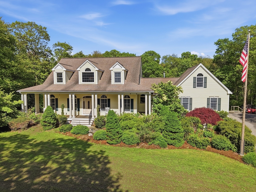 332 Division Road, Dartmouth, Massachusetts, 4 Bedrooms Bedrooms, 10 Rooms Rooms,3.5 BathroomsBathrooms,Residential,For Sale,Division Road,73528413