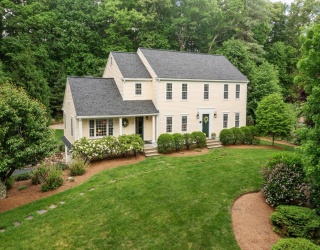 19 Lincoln Dr, Acton, Massachusetts, 4 Bedrooms Bedrooms, 9 Rooms Rooms,2.5 BathroomsBathrooms,Residential,For Sale,Lincoln Dr,73528273