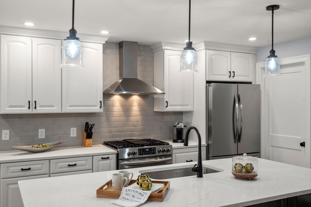 510 Medford Street, Boston, Massachusetts, 3 Bedrooms Bedrooms, 7 Rooms Rooms,2.5 BathroomsBathrooms,Residential Lease,For Rent,Medford Street,73528329