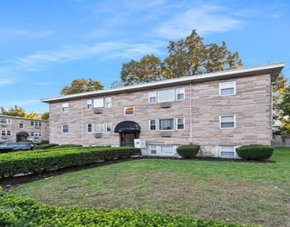 14 Auna, Brockton, Massachusetts, 2 Bedrooms Bedrooms, 3 Rooms Rooms,1 BathroomBathrooms,Residential Lease,For Rent,Auna,73528524