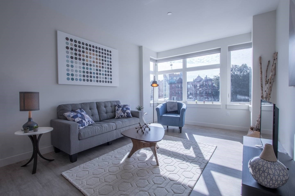 900 Beacon Street, Boston, Massachusetts, 1 Bedroom Bedrooms, 5 Rooms Rooms,1 BathroomBathrooms,Residential Lease,For Rent,Beacon Street,73528547