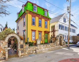 4 Center Street, Provincetown, Massachusetts, 4 Bedrooms Bedrooms, 9 Rooms Rooms,2.5 BathroomsBathrooms,Residential,For Sale,Center Street,73528614