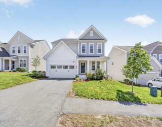 61 Aspen Way, Hopkinton, Massachusetts, 3 Bedrooms Bedrooms, 9 Rooms Rooms,3 BathroomsBathrooms,Residential,For Sale,Aspen Way,73528368