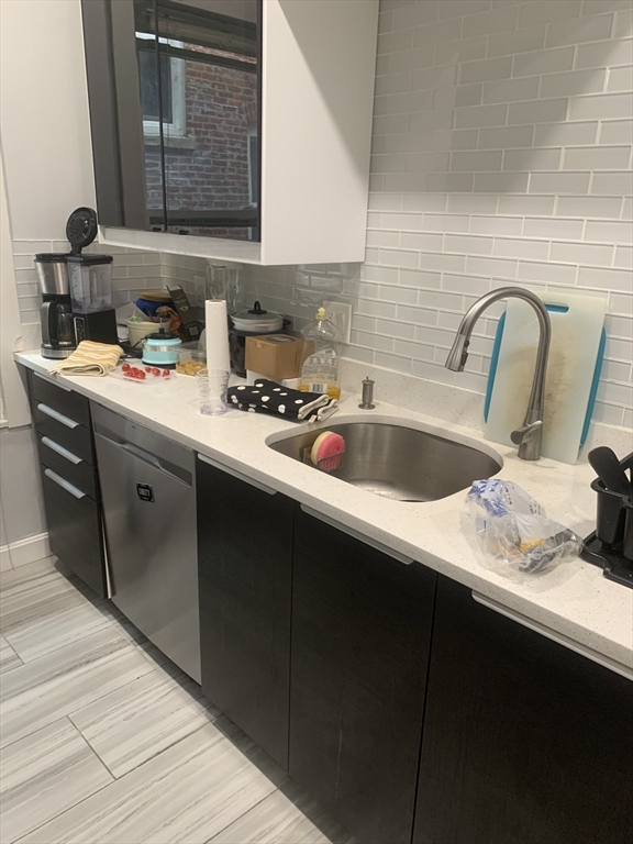 1307 Commonwealth Avenue, Boston, Massachusetts, 3 Bedrooms Bedrooms, 6 Rooms Rooms,1 BathroomBathrooms,Residential Lease,For Rent,Commonwealth Avenue,73528376
