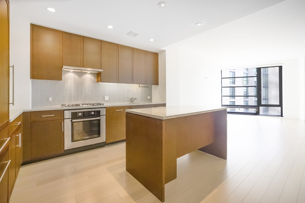 580 Washington St, Boston, Massachusetts, 2 Bedrooms Bedrooms, 6 Rooms Rooms,2 BathroomsBathrooms,Residential,For Sale,Washington St,73528725
