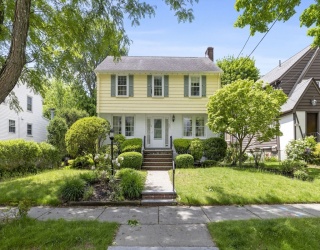 102 Oakdale Road, Newton, Massachusetts, 4 Bedrooms Bedrooms, 9 Rooms Rooms,2 BathroomsBathrooms,Residential,For Sale,Oakdale Road,73528697