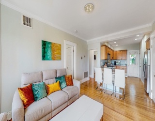 33 Main St, Somerville, Massachusetts, 2 Bedrooms Bedrooms, 4 Rooms Rooms,1 BathroomBathrooms,Residential,For Sale,Main St,73527638