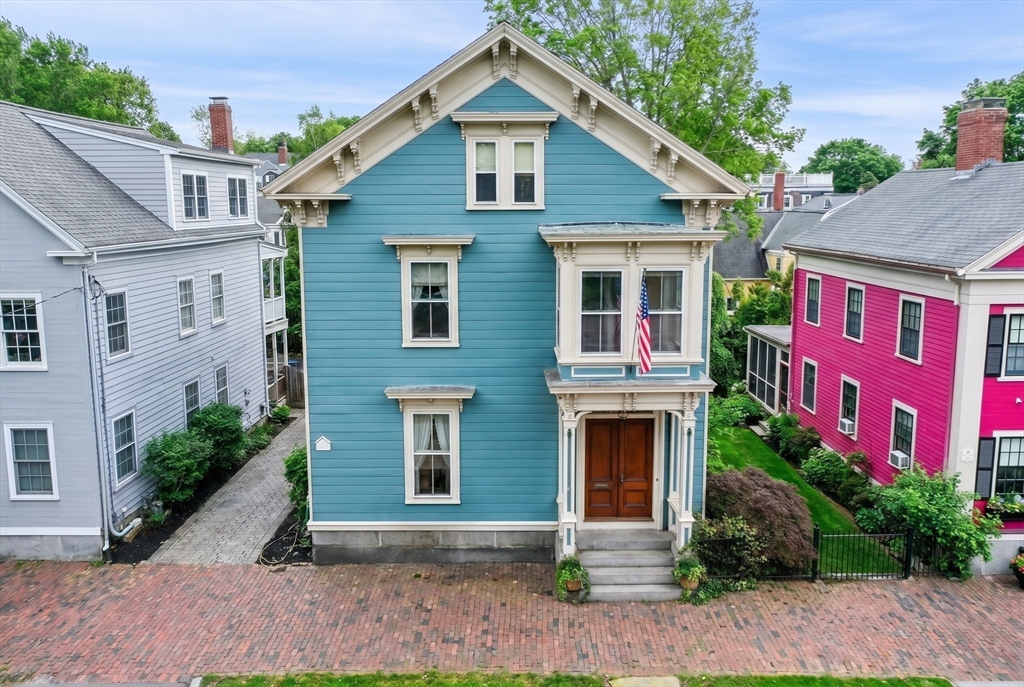 20 Winter St, Salem, Massachusetts, 4 Bedrooms Bedrooms, 9 Rooms Rooms,2.5 BathroomsBathrooms,Residential,For Sale,Winter St,73529040