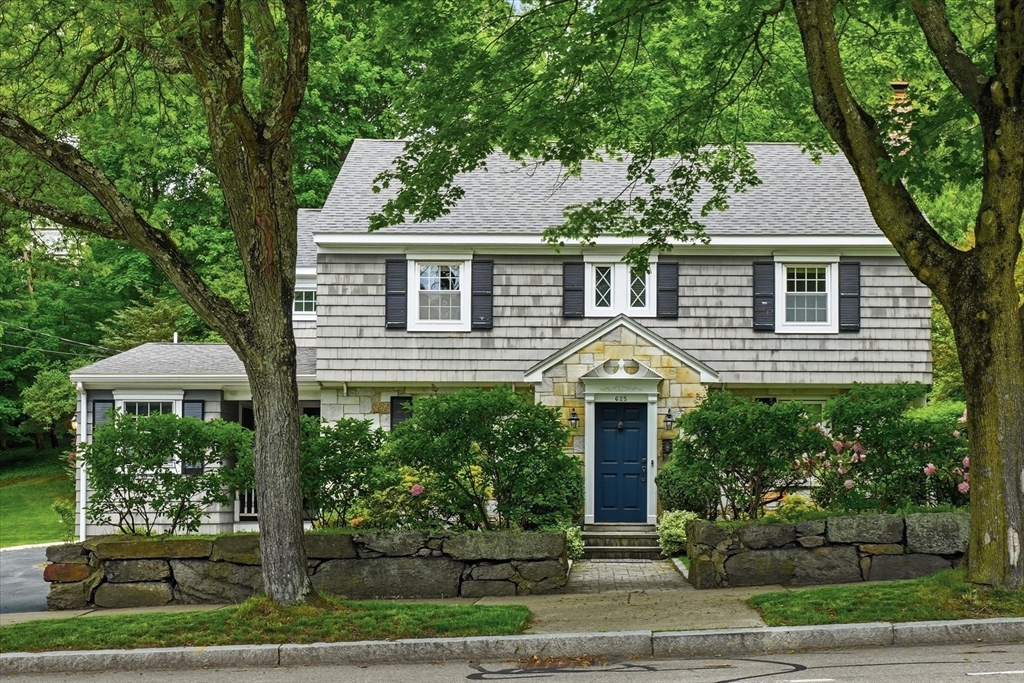 625 Beacon St, Newton, Massachusetts, 3 Bedrooms Bedrooms, 9 Rooms Rooms,2.5 BathroomsBathrooms,Residential,For Sale,Beacon St,73529236