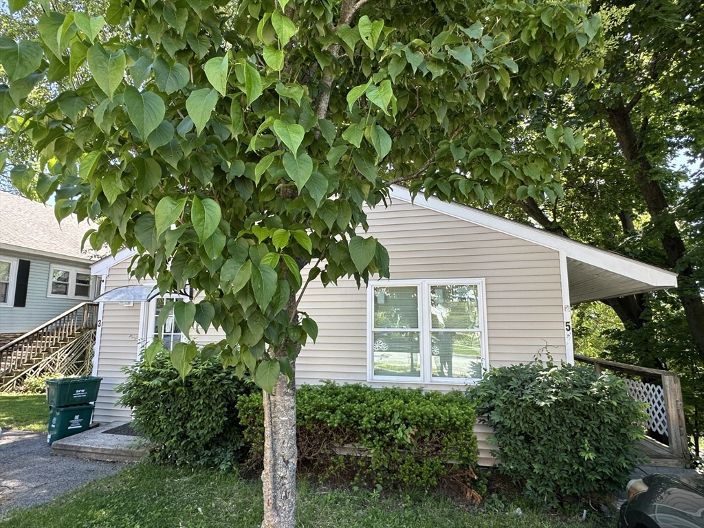 5 Loring St, Worcester, Massachusetts, 5 Bedrooms Bedrooms, 11 Rooms Rooms,2.5 BathroomsBathrooms,Residential Income,For Sale,Loring St,73529247
