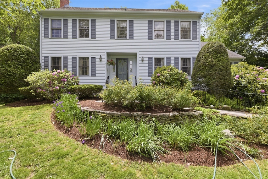 1 Battleview Circle, Lexington, Massachusetts, 4 Bedrooms Bedrooms, 10 Rooms Rooms,2.5 BathroomsBathrooms,Residential,For Sale,Battleview Circle,73529250