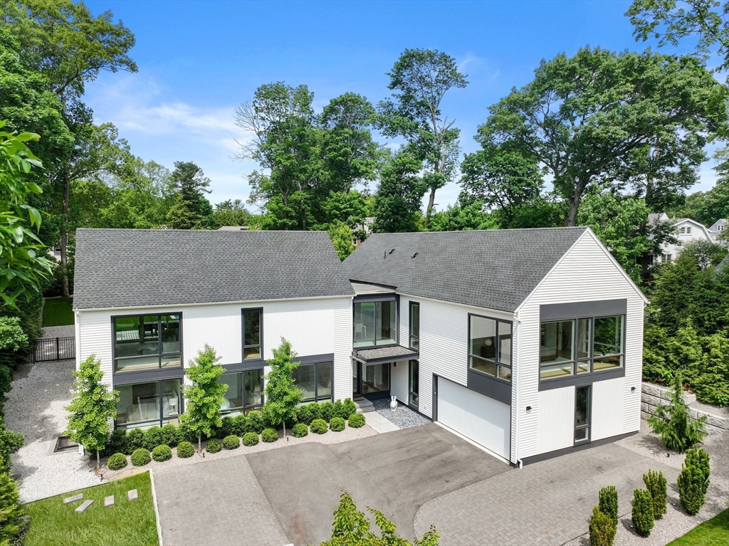 21 White Oak Rd, Newton, Massachusetts, 5 Bedrooms Bedrooms, 15 Rooms Rooms,4.5 BathroomsBathrooms,Residential,For Sale,White Oak Rd,73529062