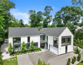 21 White Oak Rd, Newton, Massachusetts, 5 Bedrooms Bedrooms, 15 Rooms Rooms,4.5 BathroomsBathrooms,Residential,For Sale,White Oak Rd,73529062