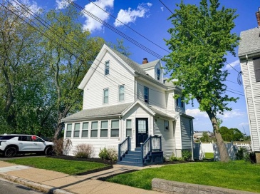66 Sunnyside Ave, Winthrop, Massachusetts, 5 Bedrooms Bedrooms, 16 Rooms Rooms,2 BathroomsBathrooms,Residential Income,For Sale,Sunnyside Ave,73529063