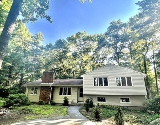 20 Algonquin Road, Canton, Massachusetts, 4 Bedrooms Bedrooms, 6 Rooms Rooms,3 BathroomsBathrooms,Residential Lease,For Rent,Algonquin Road,73529061