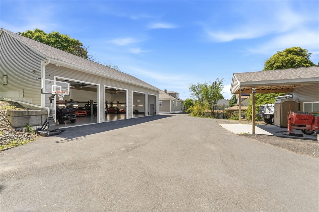 19 Curry Road, Cranston, Rhode Island, 3 Bedrooms Bedrooms, 6 Rooms Rooms,1 BathroomBathrooms,Residential,For Sale,Curry Road,73528997